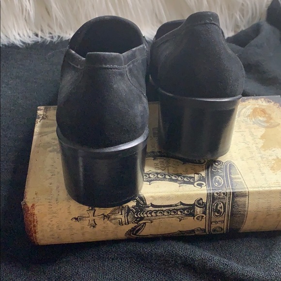 “Stuart Weitzman” - Picture 4 of 6